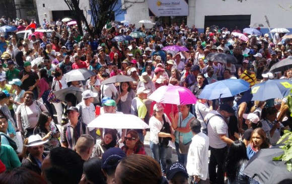 Dos manifestaciones ciudadanas, colapsaron el tráfico hoy ...